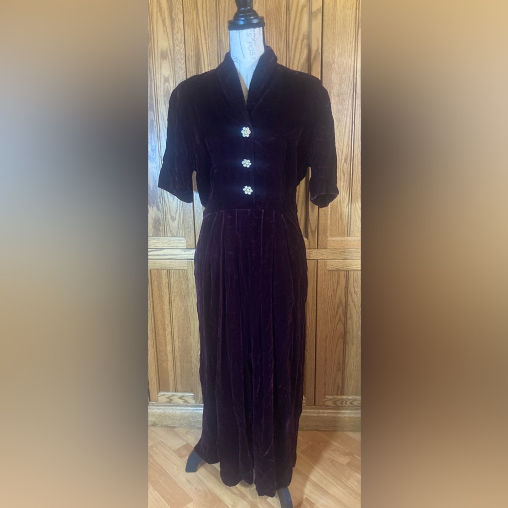 Vintage velvet wine colored 40s dress 1940s